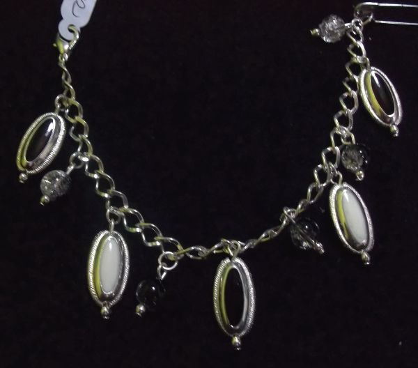 Pulseira Berloqueira em prata - Preto e Branco